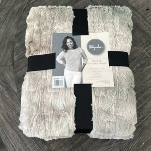 NWT Ayesha Curry Tie Dye Sculpted Throw Blanket. Super soft!!